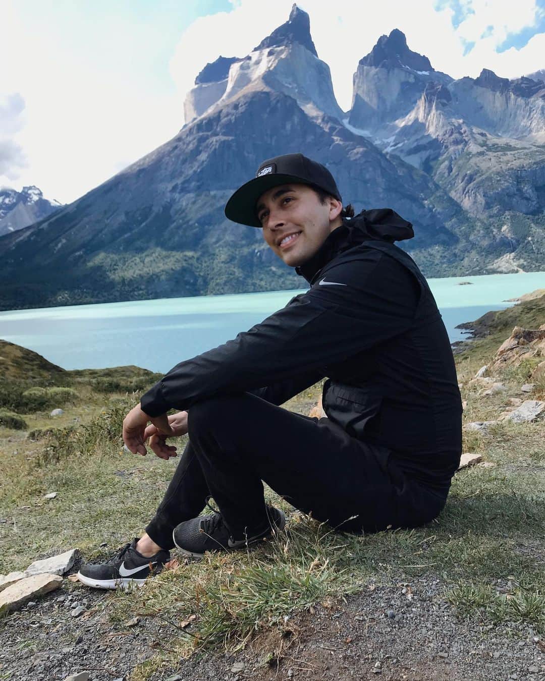 ヴィック・フエンテスのインスタグラム：「Patagonia 2020 🦙」