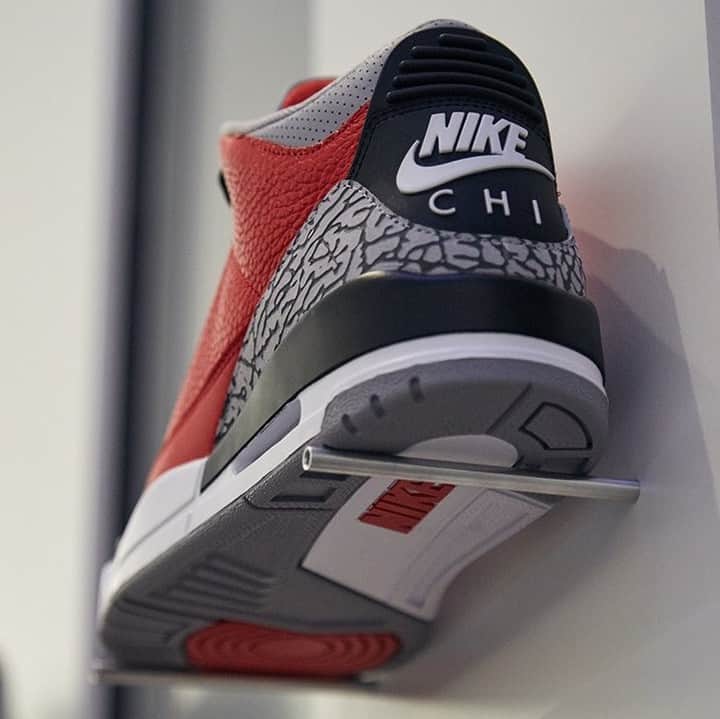 Nice Kicksさんのインスタグラム写真 - (Nice KicksInstagram)「"Nike CHI" will appear on limited pairs of ASW's Jordan 3 "Retro U" exclusively in Chicago. ⁠ Are these worth the trip to the Windy City? 🤔🔴⚫⚪」1月23日 9時01分 - nicekicks