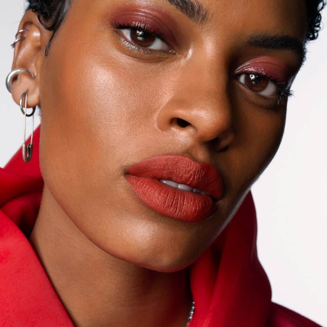 Smashboxのインスタグラム：「Fade-proof color that lasts for what feels like forever. New Always On Cream to Matte Lipstick in bullet form. #AlwaysOn」