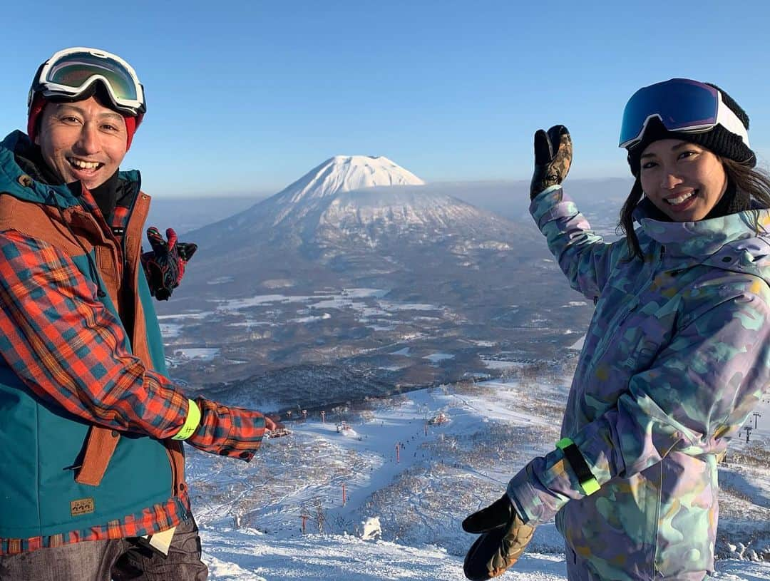 藤森由香さんのインスタグラム写真 - (藤森由香Instagram)「1/18のゆっちと滑ろうtrip in 北海道　ニセコビレッジ会‼️天気に恵まれて、コンデションも良くてメンバーも最高に面白くて1人オカマに仕上げて、一日中笑いまくった会でした😆みんな私のライディングについてきてくれたし、色々地形を使って遊んだり、ベーシックなカービングで攻めたりして板の使い方を色々トライしてくれた。 参加者同士で仲良くなってくれて凄い嬉しかった😊  皆さん本当にありがとう🙏🙏 #niseko #滑ろう会#his#avex#snowboard#hokkaido#ニセコビレッジ#北海道ツアー　#minmi #壁遊び」1月23日 9時31分 - yukafujiforest