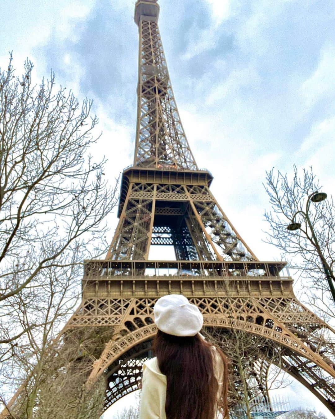 Laraさんのインスタグラム写真 - (LaraInstagram)「✴︎ ✴︎ The Tower Eiffel in winter is so artsy ❄️ ✴︎ ✴︎ 冬のエッフェル塔は 風情があるね」1月23日 9時59分 - fa_la_lara