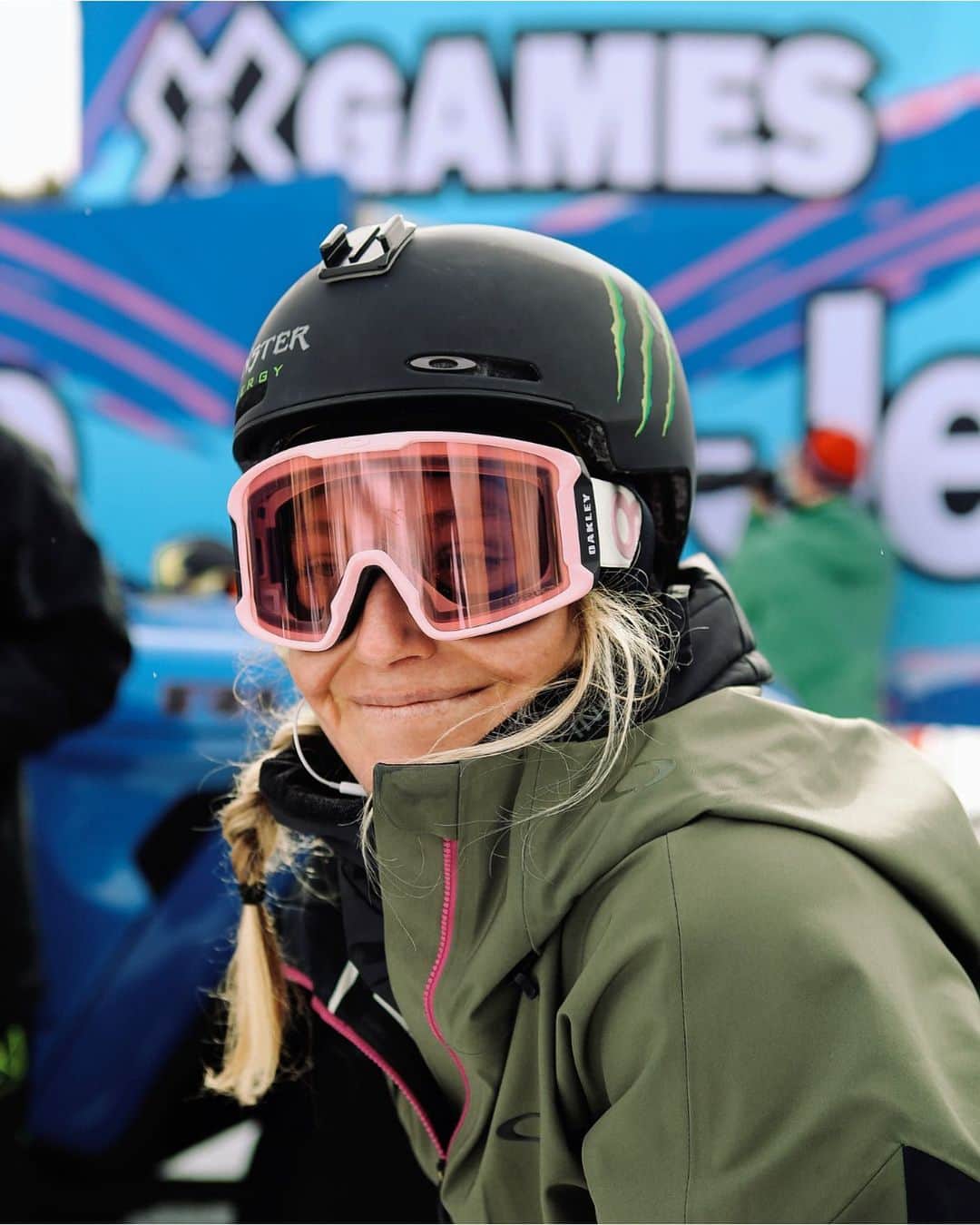 ジェイミー・アンダーソンのインスタグラム：「Stoked to be back in Aspen for @xgames ! Whose coming out this year?! 💙💙💙」