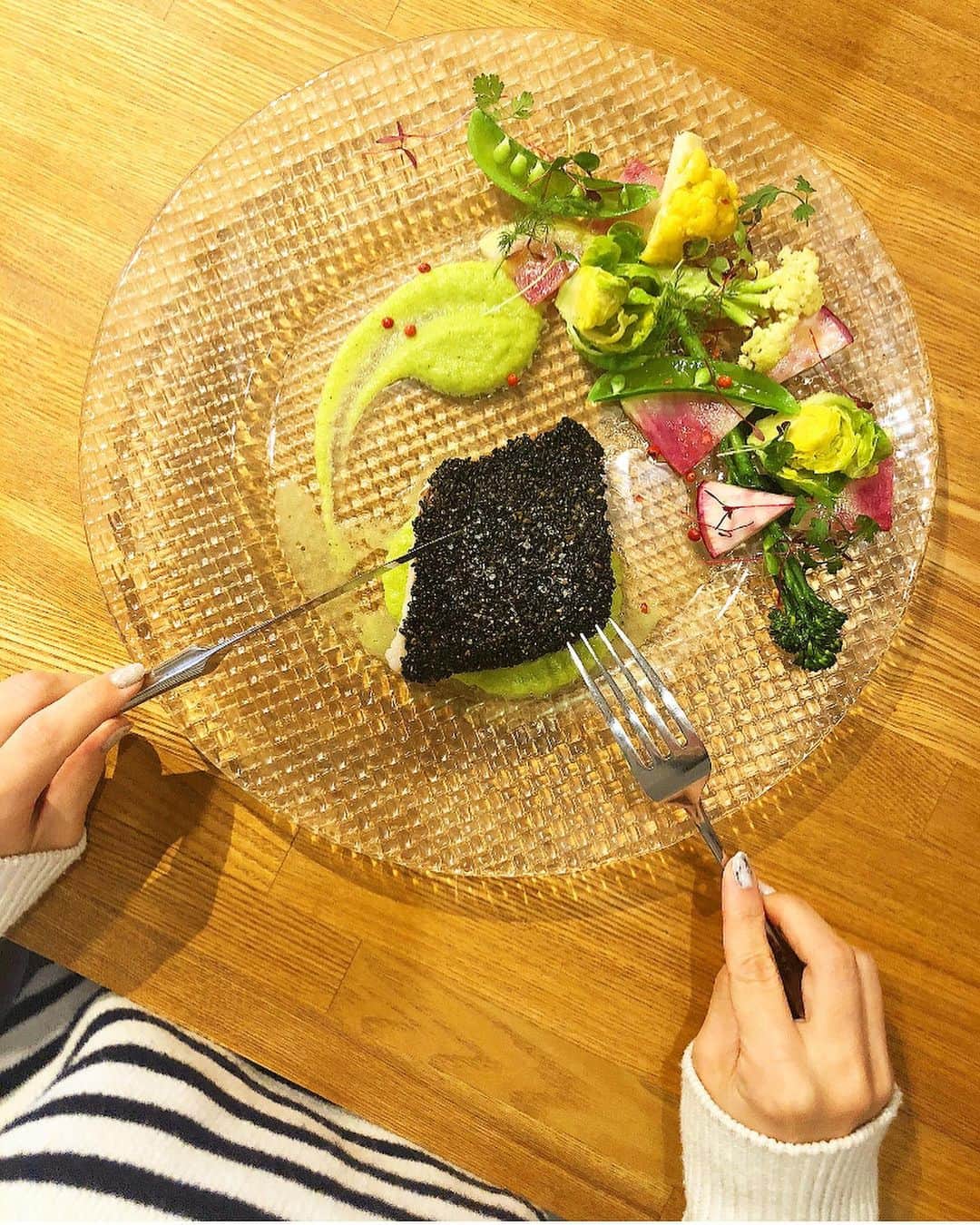 山田千尋さんのインスタグラム写真 - (山田千尋Instagram)「. おしゃれイタリアンで妹と久しぶりにランチしてきた日☺︎♡ . ランチコースに福島常磐ものフェアをしていたので、 常磐もののヒラメ食べてきた〜❣️ 写真が"福島県産ヒラメの黒ごま焼き-ズッキーニのピューレソース"✨ なんて映えな盛り付けなのか、美しい、、輝いている😭✨ そしてメインのヒラメはふわっふわっでゴマとの相性抜群で本当に美味しかった😭💕 . ご飯はもちろんのこと、お店の方達も本当に感じよくって、(スタッフの方々が子持ちのぱぱが多く、子供にもとっても優しい)最高でした！また行く！ . 帰りに赤べこちゃんも頂いたよ〜かわい♡ 福島行きたくなったよ〜🤣👌 . . #福島#ふくしま常磐ものフェア#福島さかな#pr」1月23日 10時24分 - chihiro_511