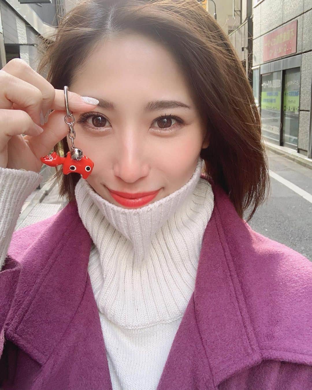 山田千尋さんのインスタグラム写真 - (山田千尋Instagram)「. おしゃれイタリアンで妹と久しぶりにランチしてきた日☺︎♡ . ランチコースに福島常磐ものフェアをしていたので、 常磐もののヒラメ食べてきた〜❣️ 写真が"福島県産ヒラメの黒ごま焼き-ズッキーニのピューレソース"✨ なんて映えな盛り付けなのか、美しい、、輝いている😭✨ そしてメインのヒラメはふわっふわっでゴマとの相性抜群で本当に美味しかった😭💕 . ご飯はもちろんのこと、お店の方達も本当に感じよくって、(スタッフの方々が子持ちのぱぱが多く、子供にもとっても優しい)最高でした！また行く！ . 帰りに赤べこちゃんも頂いたよ〜かわい♡ 福島行きたくなったよ〜🤣👌 . . #福島#ふくしま常磐ものフェア#福島さかな#pr」1月23日 10時24分 - chihiro_511