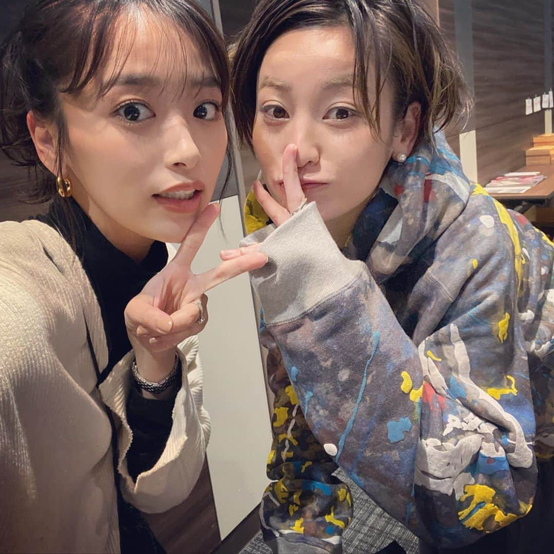 西山茉希さんのインスタグラム写真 - (西山茉希Instagram)「チピピがおりましたとさ。  @chipichan.1215  #変わらぬチピたん #チピピ #好き  産後魔女。 綺麗すぎる件。  楽屋トークが楽しうて。 さんきゅす♪  #❤️❤️❤️」1月23日 10時25分 - maki.nshiyama50