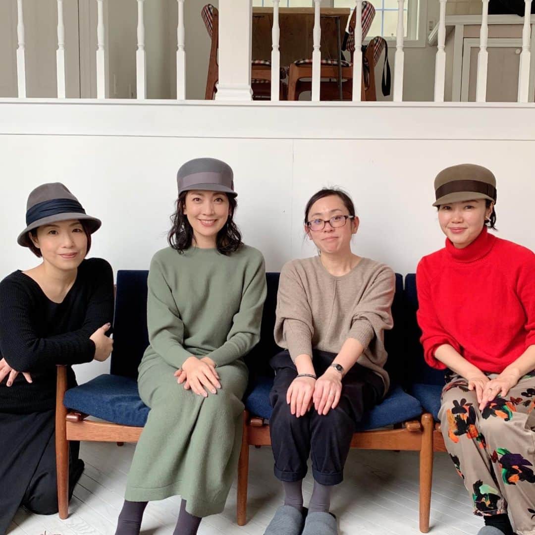 田中美里のインスタグラム：「昨日はjin no beat shite cassie の春夏物の撮影。  ハードな撮影をいつも笑顔で支えてくれている大好きなメンバーと。  #いつもありがとうございます🙏✨ #ジンノビートシテカッシ @jin_no_beat_shite_cassie」