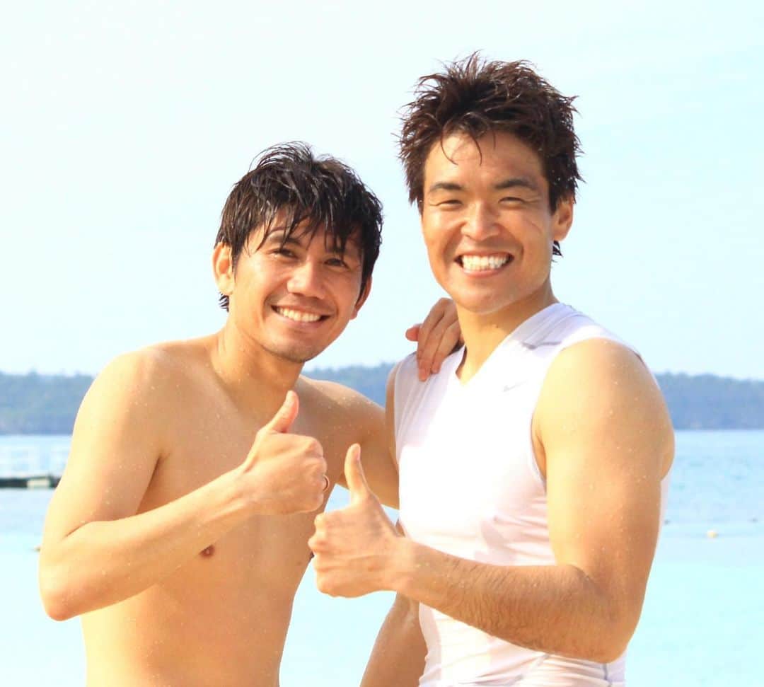 柏木陽介さんのインスタグラム写真 - (柏木陽介Instagram)「この人の笑顔が優しさがこのチームをよくしていくに違いない。  全力で支えていきます。  そしていいシーズンに。  #浦和レッズ#新旧キャプテン#西川周作#最高の人間」1月23日 11時10分 - yosuke_kashiwagi