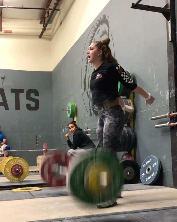 マッティ・ロジャーズのインスタグラム：「Tough times make tougher people.  @roguefitness @2poodperformance」