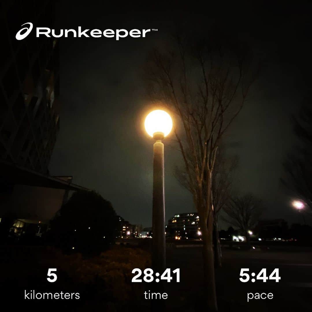 のインスタグラム：「気温差15度RUN♪ #前日沖縄20度 #当日東京5度 #1kmインターバル #3本 #4分32秒 #4分17秒 #4分18秒 #GPS #感度悪いのか #体調悪いのか #遅過ぎて #ショック #ハシリマスタグラム」