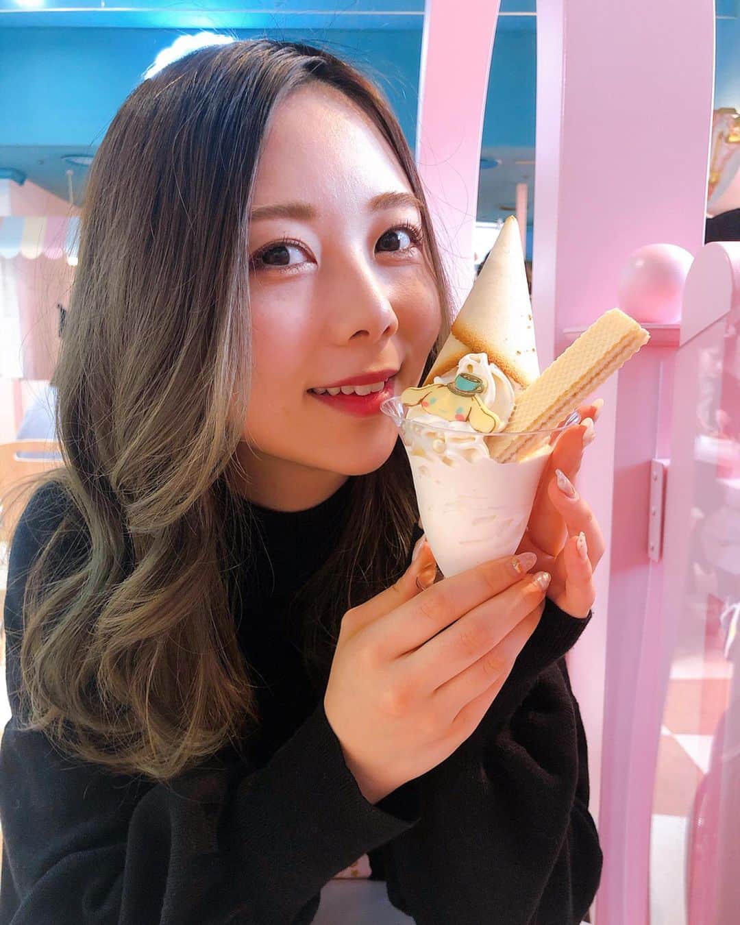 西村季里子のインスタグラム：「・ ピューロランドのご飯 どれもかわいいから好き💗 全部お母さんと半分こして食べた🤲🏻 そしてシナモロールにハマった🥺💙 かわいい…こんなペットほしい… そういえば最近また 「きみはペット」にハマってる！ きゅんきゅんするわたしもペットほしい！ (ペットとは) 今年ついにペット飼おうか迷う🧸  #サンリオ#サンリオピューロランド #ピューロランド#多摩センター #sanrio#シナモロール#子犬#blueeyes #ピューロご飯#ランチ#ディナー  #シナモロールカフェ#クレミアソフトクリーム #オムライス#ローストビーフ丼 #ぐでたま#これが本来のぐでたまの姿 #follow#followｍe」