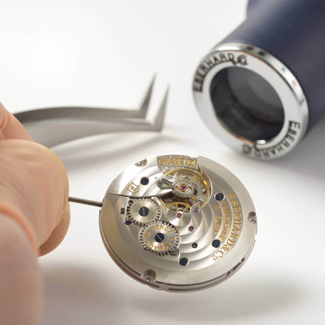 のインスタグラム：「The new "1887 Remontage Manuel" is animated by the exclusive EB140 calibre characterized by a sophisticated architecture and special technical and structural specifications. The aesthetic aspect also reveals a meticulous care for details. #eb140calibre #eberhard1887 #eberhard_1887 #1887 #1887remontagemanuel #eberhardwatches #eberhard_co」