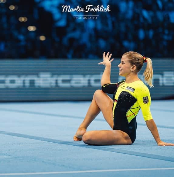 のインスタグラム：「Die ersten Wochen des Jahres sind immer hart - Auf dem Trainingsplan stehen Aufbautraining an den Geräten, sowie viel Kraft- und Ausdauertraining 😬... Aber es hat ja Alles seinen Sinn - wir sind im Jahr 2020 angekommen - Das OLYMPIAJAHR🥳. Doch vor den Olympischen Spielen gibt es noch ein paar Hürden zu bewältigen. Es stehen Weltcups, Bundesliga, die EM in Paris , sowie Deutsche Meisterschaften, Länderkämpfe und die interne Olympiaquali an. Das Wichtigste hierbei ist gesund und fokussiert bleiben! Und wenn alles gut läuft, erlebe ich dieses Jahr meine dritten Olympischen Spiele 😳. #Motivation #eliseitz #gymnastics #nationalteam #germany #roadtotokyo2020 #proud 📷 @martinfroehlich」
