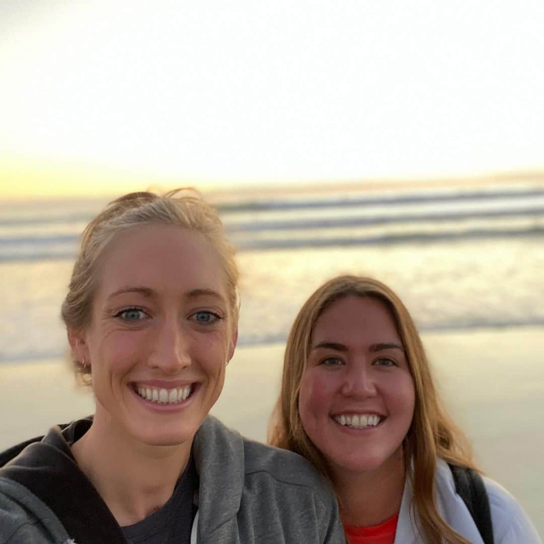 ブリージャ・ラーソンさんのインスタグラム写真 - (ブリージャ・ラーソンInstagram)「Barely made the sunset after my lift today:). Thanks @lainerousseau  for coming with me!  #calisunsets #venicebeach」1月23日 12時53分 - breejalarson