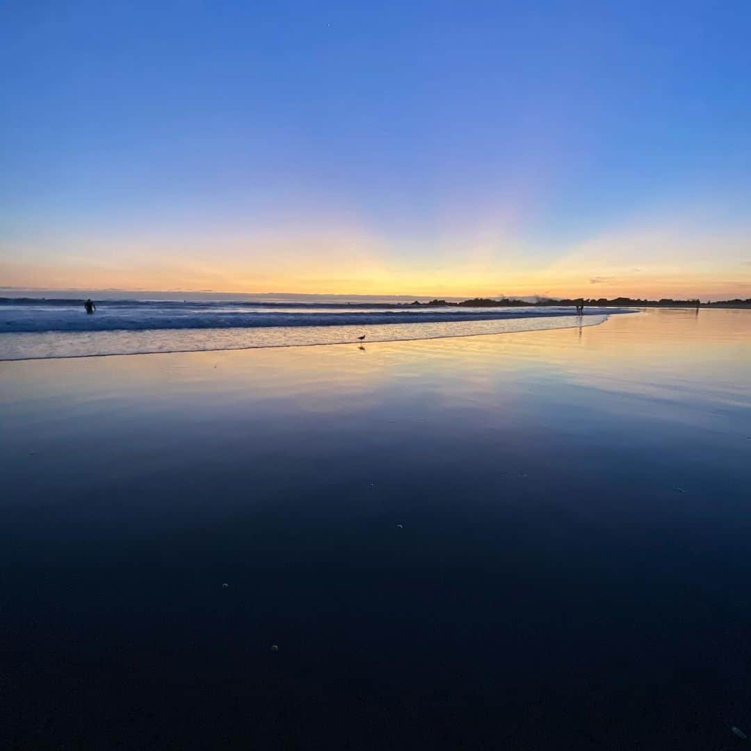 ブリージャ・ラーソンさんのインスタグラム写真 - (ブリージャ・ラーソンInstagram)「Barely made the sunset after my lift today:). Thanks @lainerousseau  for coming with me!  #calisunsets #venicebeach」1月23日 12時53分 - breejalarson