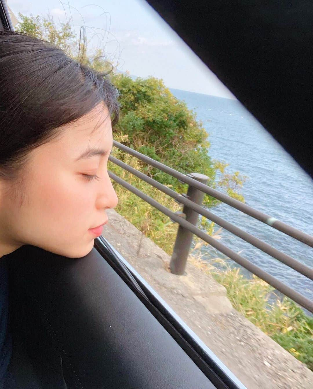 中尾萌那のインスタグラム：「天気が悪いと家から出たくない けど今日は出よう。☂️ #ちょっとそこまで #行かなくては」