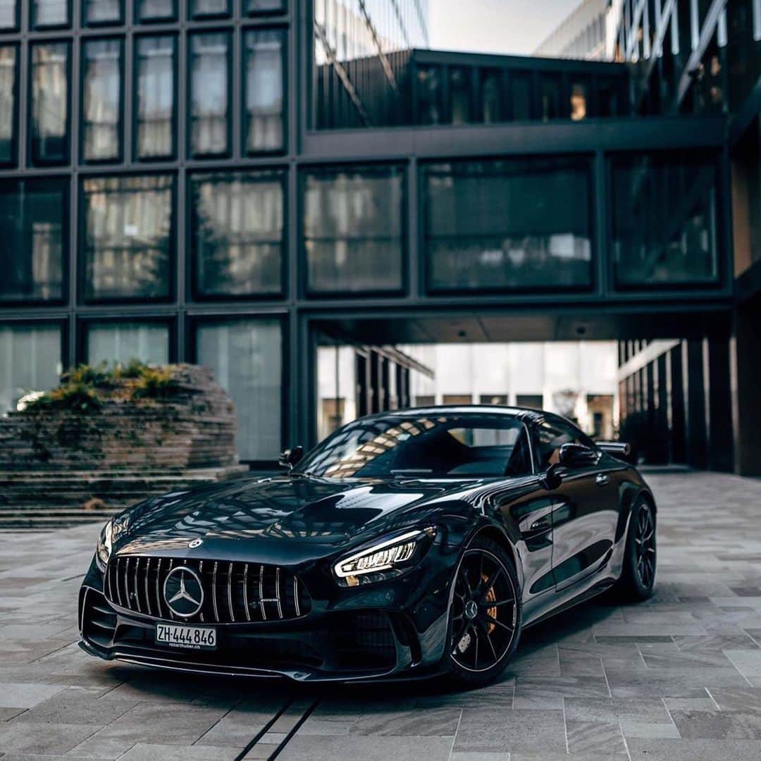 CarsWithoutLimitsさんのインスタグラム写真 - (CarsWithoutLimitsInstagram)「Facelift AMG GTR. I think it looks more better 😍😍 Photo @blekoshots @zn.amg.gtr  #carswithoutlimits #amggtr」1月23日 13時09分 - carswithoutlimits