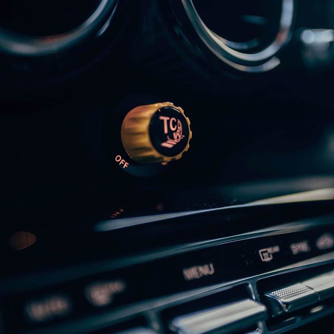 CarsWithoutLimitsさんのインスタグラム写真 - (CarsWithoutLimitsInstagram)「Facelift AMG GTR. I think it looks more better 😍😍 Photo @blekoshots @zn.amg.gtr  #carswithoutlimits #amggtr」1月23日 13時09分 - carswithoutlimits