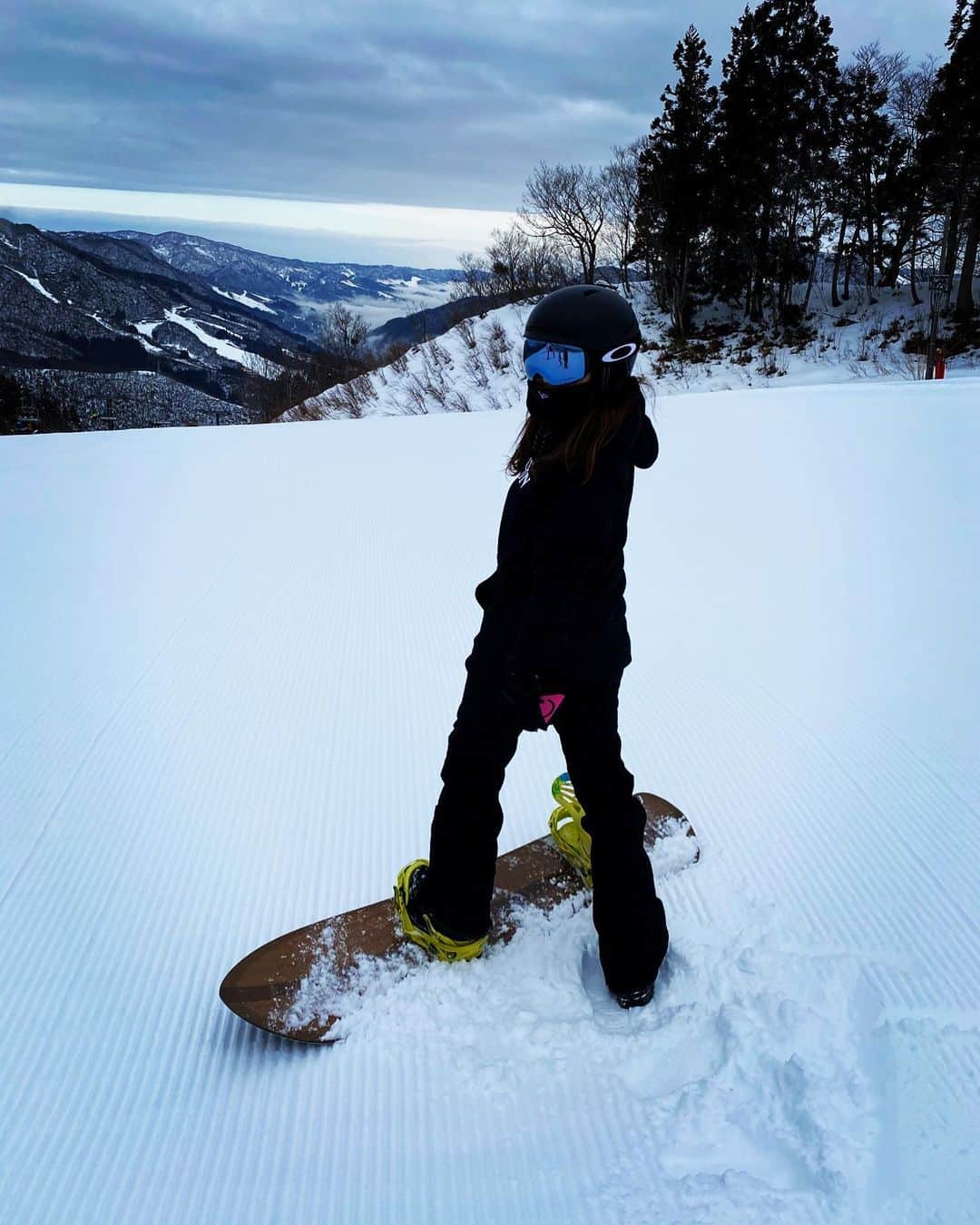 木村真野のインスタグラム：「#snowboarding #snowboard #gentenstick #oakley #newera #volcom #burton」
