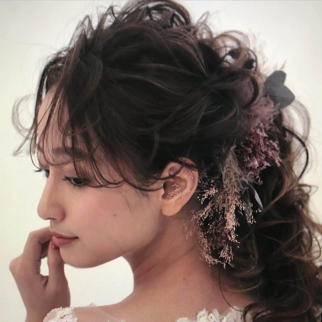 溝口和也のインスタグラム：「撮影  今年全然寒くなかったのに最近寒い🥶 太って去年の上着きついからあったかい上着がないなー🤦‍♂️ nico...高田馬場  溝口和也✂️✨🌞 tel 03-6279-1245✨  #hair#hairset#hairarrange#ヘアセット#ヘアアレンジ#結婚式ヘア#編み込み#wedding#ウエディング#アレンジ#fashion#braid#ヘアアレンジやり方#hairstyle#arrange#데일리룩#스타일링#일본#japan#東京#发型#ヘアカラー#グラデーションカラー#モデル#撮影 #ヘアアレンジ動画#fashion#instafashion#bob #updo」