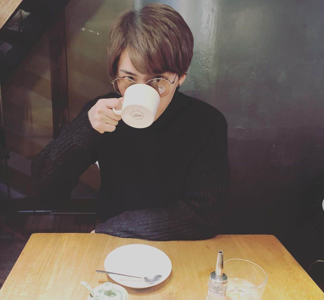 品川翔のインスタグラム：「• • • • 今日は天気悪いね。 • • • • 天気悪くて寒い日は あったかい飲み物飲みたくなりますよね！ （最近覚えたコーヒー飲みたいな笑） • • • • • • • • • • • • • • • • • • • • • • • •  #instagood#actor#俳優 #hair#style#l4l #followme #fashion #KYOTOSAMURAIBOYS #KSB#model  #ootd #instafashion」