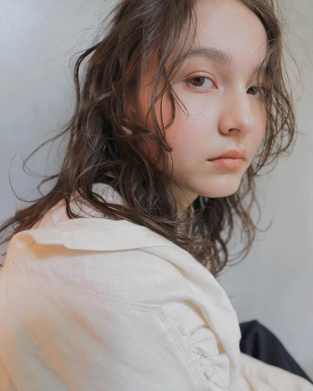 野々口祐子のインスタグラム：「可愛すぎる16歳 撮る角度で表情が変わるね🤍🖤 #nono_hair #nono_make #syan_tokyo」