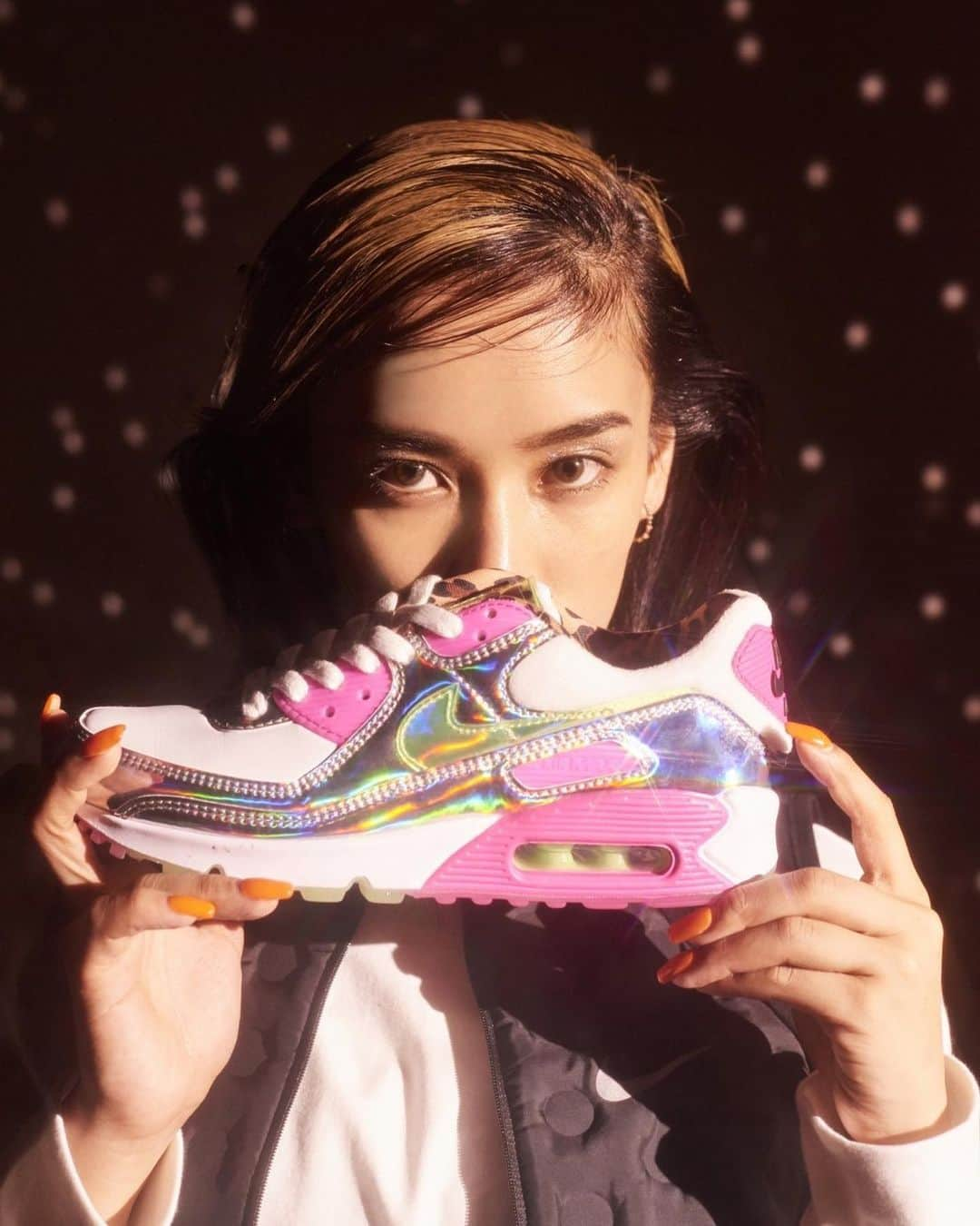 E-girlsさんのインスタグラム写真 - (E-girlsInstagram)「NEWS📇﻿ ﻿ 💥日本人女性アーティスト初💥﻿ ﻿ 「NIKE W AIR MAX 90 LX」のビジュアルを務めたYURINOが日本人女性アーティスト初となるNike SNKRSアプリで起用して頂きました!!!!!!﻿ ﻿ https://www.nike.com/jp/ja_jp/c/nike-plus/snkrs-app﻿ ﻿ CHECK✔︎ CHECK✔︎ CHECK ✔︎」1月23日 14時22分 - e_girls_official_