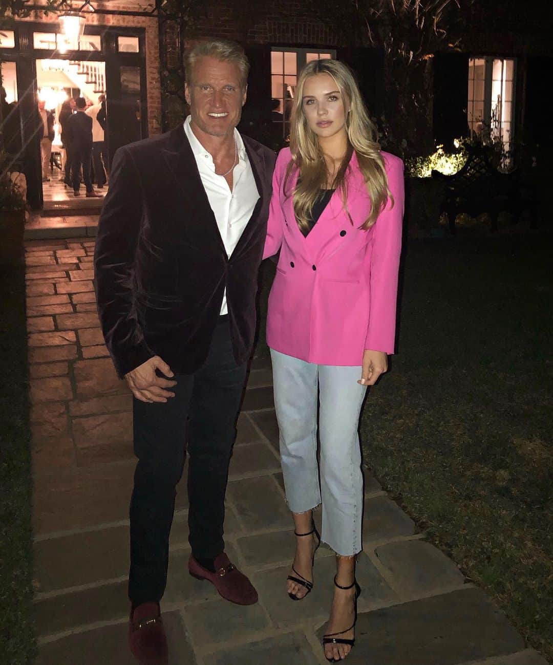 ドルフ・ラングレンのインスタグラム：「Back in town with my daughter. Family is always number 1 🙌」