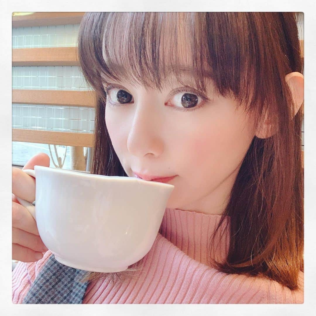 秋山莉奈さんのインスタグラム写真 - (秋山莉奈Instagram)「打ち合わせ終わりで マネージャーとランチしてきたよ❤︎ 仕事の話から、ガールズトークまで ゆっくーり話せました♪  あっ #今年も宜しくお願いします #秋山莉奈」1月23日 14時36分 - akiyama_rina