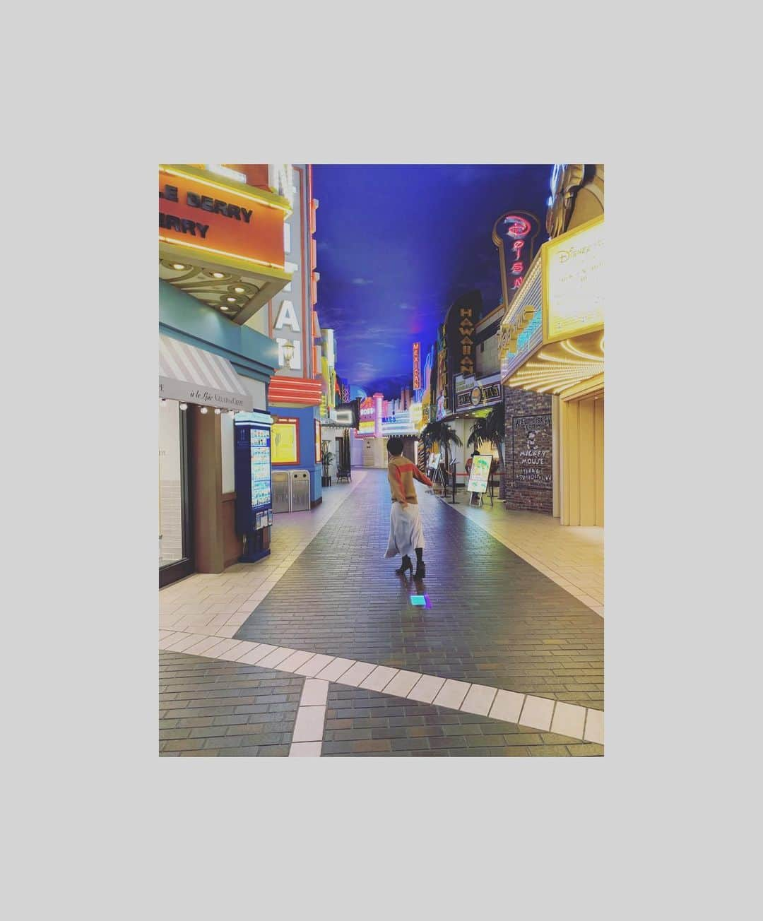 井上貴美さんのインスタグラム写真 - (井上貴美Instagram)「. イクスピアリでぐるぐるぐる。 . . 今日はお気に入りに包まれてのロケ👗 . knit @sacaiofficial  skirt @united_tokyo  boots @gstarraw_jp . . #ぐるっと浦安 #jcom #ikspiari」1月23日 14時40分 - takami__213