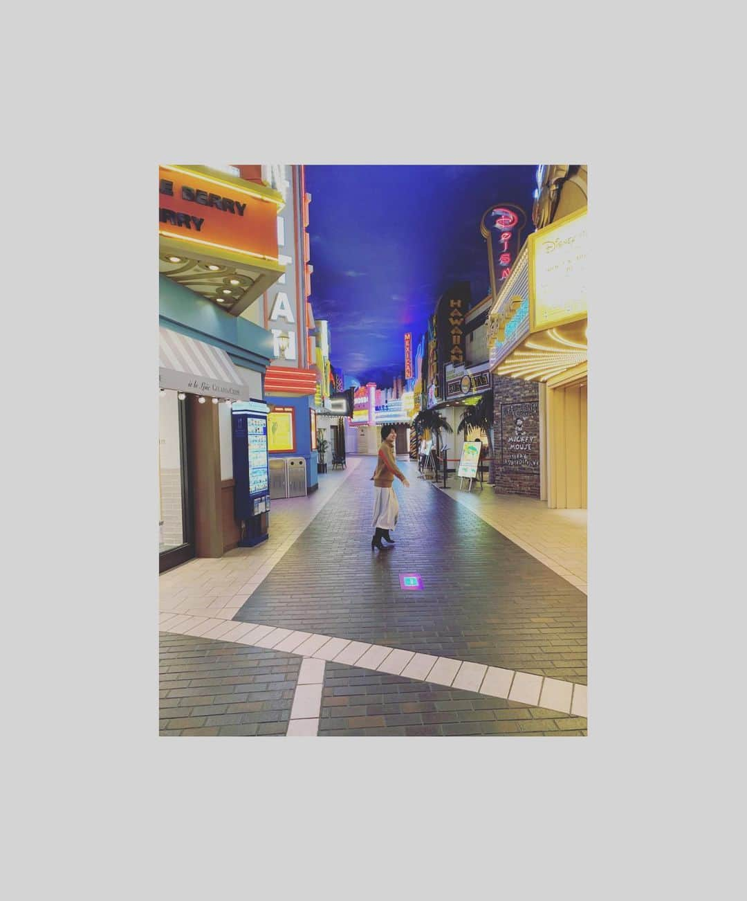 井上貴美さんのインスタグラム写真 - (井上貴美Instagram)「. イクスピアリでぐるぐるぐる。 . . 今日はお気に入りに包まれてのロケ👗 . knit @sacaiofficial  skirt @united_tokyo  boots @gstarraw_jp . . #ぐるっと浦安 #jcom #ikspiari」1月23日 14時40分 - takami__213