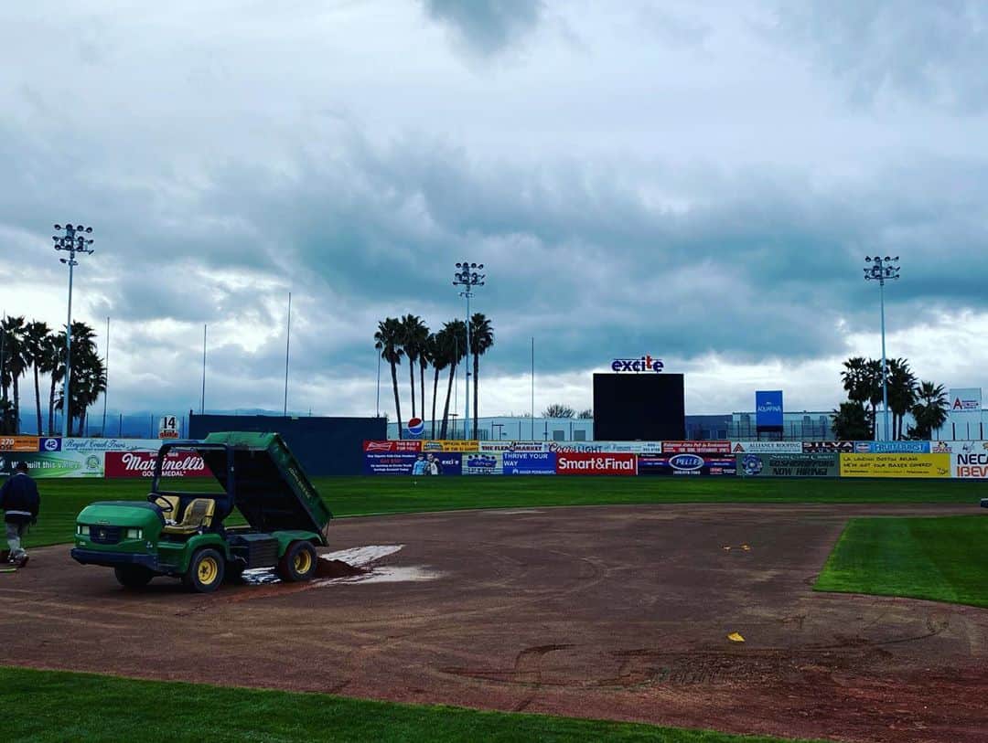 村田透さんのインスタグラム写真 - (村田透Instagram)「今自分はアメリカカリフォルニア州サンノゼに来ています。サンノゼ州立大学の施設を使わせてもらってみっちりトレーニング出来ています。野球場だけないようで隣にあるサンフランシスコジャイアンツのマイナーリーグのHi-Aのチームのところを借りています。主にアメフトのスタジアム、ジムを使わせてもらっていキャンプに向けて充実した日々を送ることが出来ています。 #アメリカ #カリフォルニア州 #サンノゼ #サンノゼ州立大学 #北海道日本ハムファイターズ #村田透」1月23日 15時02分 - toru_murata520
