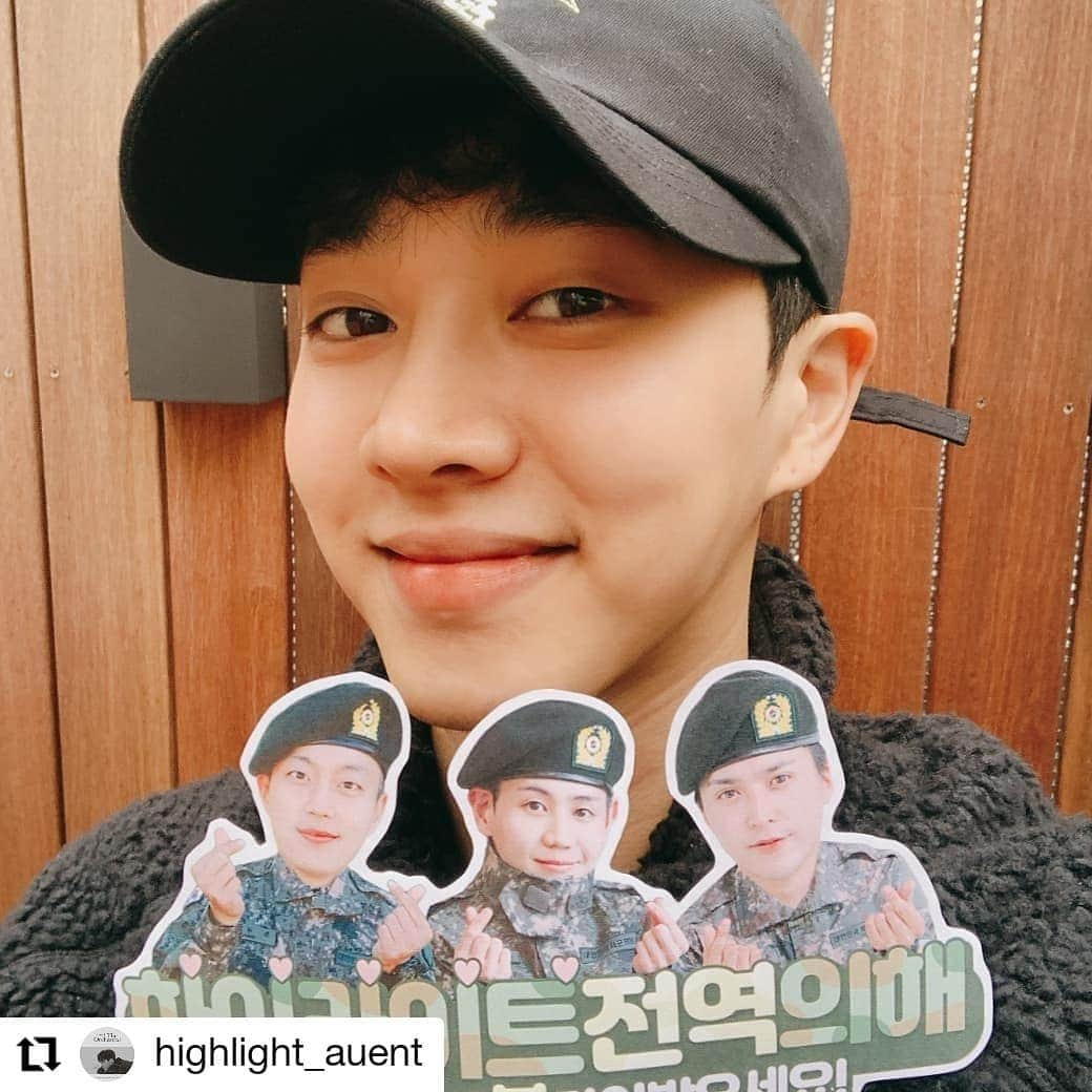 HIGHLIGHTさんのインスタグラム写真 - (HIGHLIGHTInstagram)「#Repost @highlight_auent • • • • • • 라이트 여러분의 2020년 모든 하루, 하루가 인생에서 가장 밝고 찬란하고 아름답게 빛나기를 응원합니다. 늘 어제보다 행복한 오늘을 보내길, 함께 웃는 날이 더욱 많은 한 해가 되길 진심으로 바라며 사랑하는 많은 사람들과 함께 따뜻하고 편안한 설 연휴 보내시고, 새해 복 많이 받으세요:) . . #하이라이트 #Highlight #윤두준 #양요섭 #이기광 #손동운 #따로_또_같이_찍은_단체사진을_준비했어요」1月23日 15時04分 - ent_aroundus