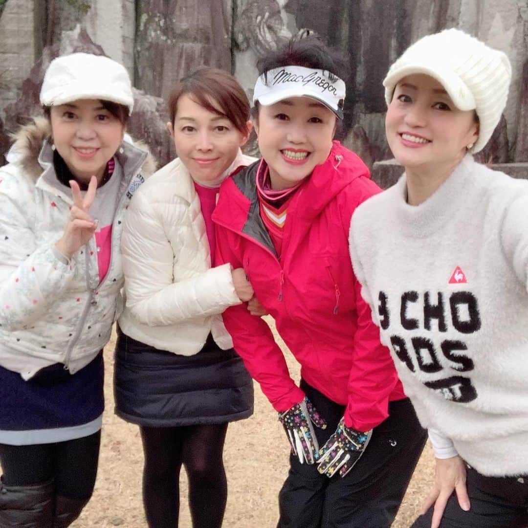 橋本志穂さんのインスタグラム写真 - (橋本志穂Instagram)「寒いぜー❄️ 雨のゴルフで打ち上げ初め 女性ばかりでーす」1月23日 15時05分 - shihohashimoto3