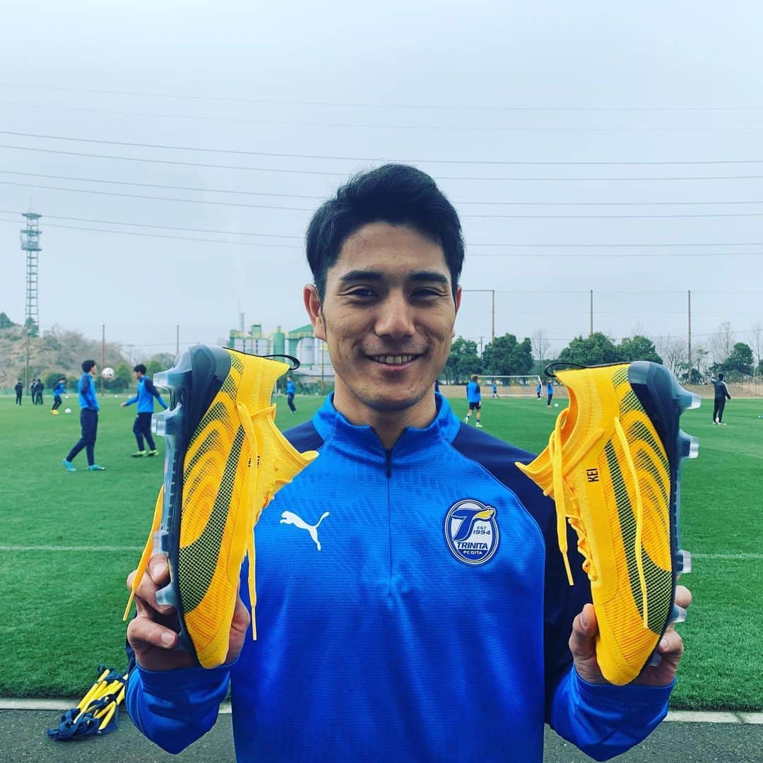 のインスタグラム：「カッコいいスパイク！！！ スパークなスパイク⚡️⚡️⚡️ これ履いてゴール決めます！  #オレのスパーク #Bethespark #PUMAFuture #PUMAOne #PUMAFOOTBALL #PUMA #破天荒 @pumafootball_jp @pumajapan」