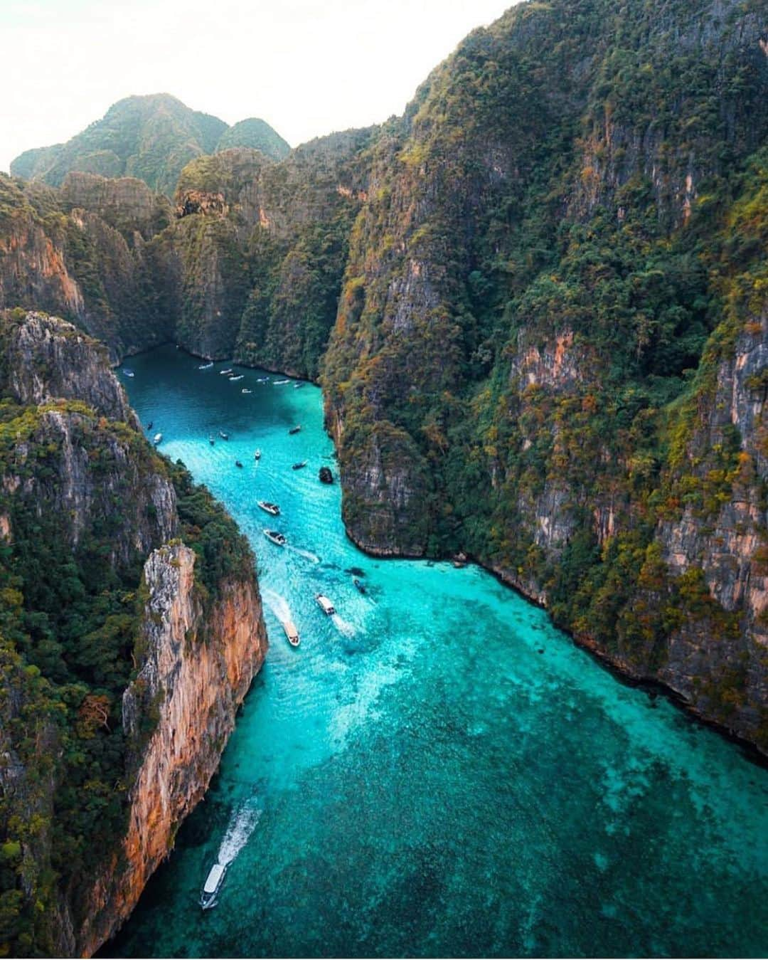 Wonderful Placesさんのインスタグラム写真 - (Wonderful PlacesInstagram)「Phi Phi Islands - Thailand ✨💚💚💚✨ . Pictures by ✨✨@mblockk✨✨ #wonderful_places for a feature 💚」1月23日 15時33分 - wonderful_places