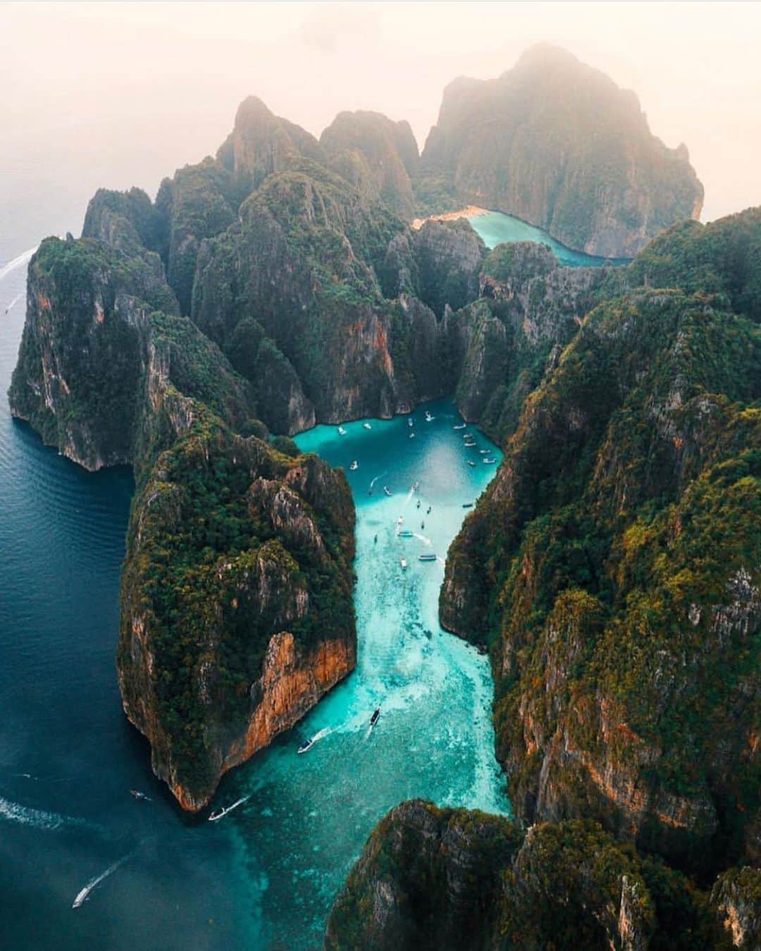 Wonderful Placesさんのインスタグラム写真 - (Wonderful PlacesInstagram)「Phi Phi Islands - Thailand ✨💚💚💚✨ . Pictures by ✨✨@mblockk✨✨ #wonderful_places for a feature 💚」1月23日 15時33分 - wonderful_places