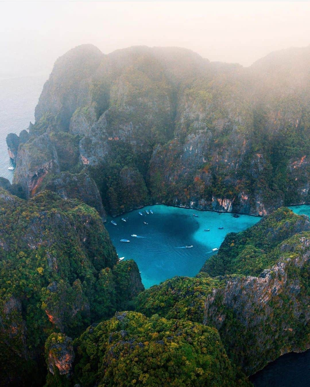 Wonderful Placesさんのインスタグラム写真 - (Wonderful PlacesInstagram)「Phi Phi Islands - Thailand ✨💚💚💚✨ . Pictures by ✨✨@mblockk✨✨ #wonderful_places for a feature 💚」1月23日 15時33分 - wonderful_places