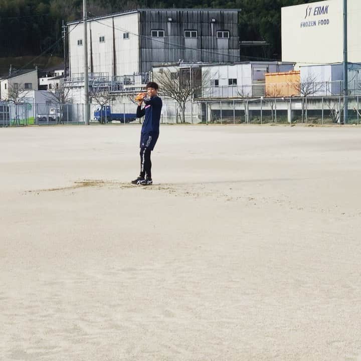 福田秀平のインスタグラム：「今日はマスコミの皆さんに自主トレを公開させていただきました。 同級生の大雅も取材に来てくれたからキャッチボール、フリーバッティングにノックをやってもらいました^_^ 本当は1番キツいサーキットトレーニングをやってもらいたかったけど(￣∇￣) おつかれさまでした。 #長岡大雅 #KBC #アナウンサー #SVOLME #福田秀平」