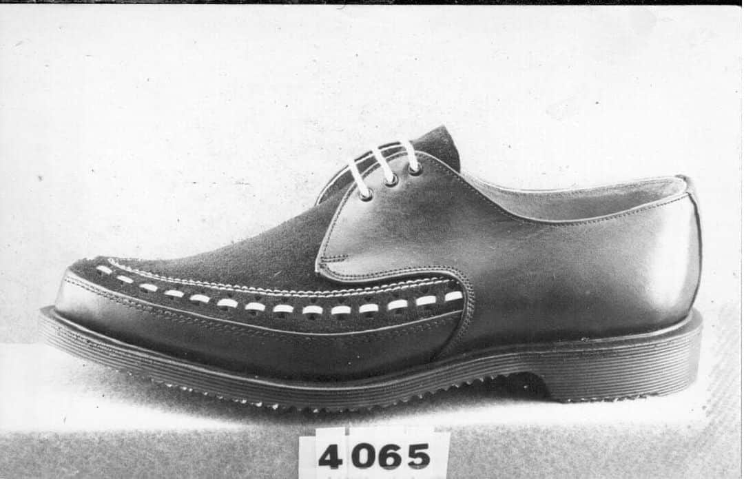 のインスタグラム：「#tbt early heatseal gibson, back in the day when we made them with Dr Martens soles (c 1979). The pattern preceded the sole by a good decade or two and is still going strong」