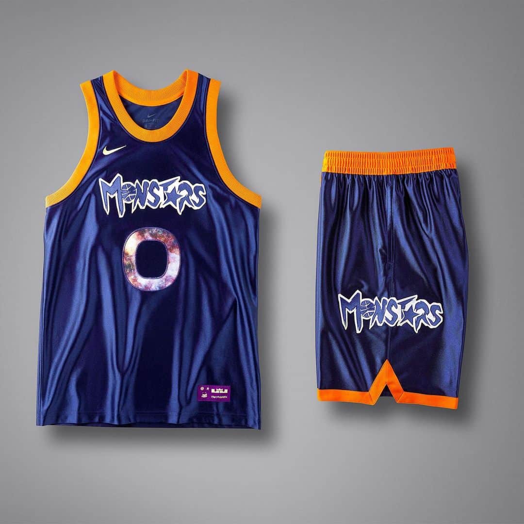 HYPEBEASTさんのインスタグラム写真 - (HYPEBEASTInstagram)「@hypebeaststyle: With #SpaceJam2 slated to release next summer, we now have our very first look at the basketball jerseys that both the #Monstars and #TuneSquad will be wearing in the anticipated sequel. Shared via Nike and Jordan Brand insider @J23app, the Tune Squad’s jersey features a white base with red and blue accents on the collar and sleeve, while the Monstars’ blue base jersey is contrasted with orange details. Space Jam 2 began filming last summer and is currently scheduled to hit theaters on July 16, 2021.⁠⠀ Photo: @j23app」1月24日 1時38分 - hypebeast