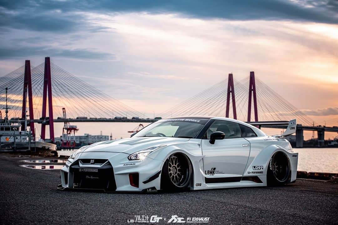 Wataru Katoさんのインスタグラム写真 - (Wataru KatoInstagram)「Libertywalk自由に歩く！！！ LB★シルエットWORKS GTR R35🙂  @libertywalkkato  @hirosta92  #libertywalk#nissan#nissangtr#gtr35#tokyoautosalon#lbworks#goodwoodfos#supercar#antisocialsocialclub #lb97#airrex#fiexhaust #essenmotorshow#semashow#bride#yokohamatire#japan#2020年」1月24日 1時38分 - libertywalkkato