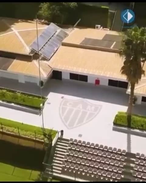 のインスタグラム：「Mi segunda casa !! 🐔⚫️⚪️😉」