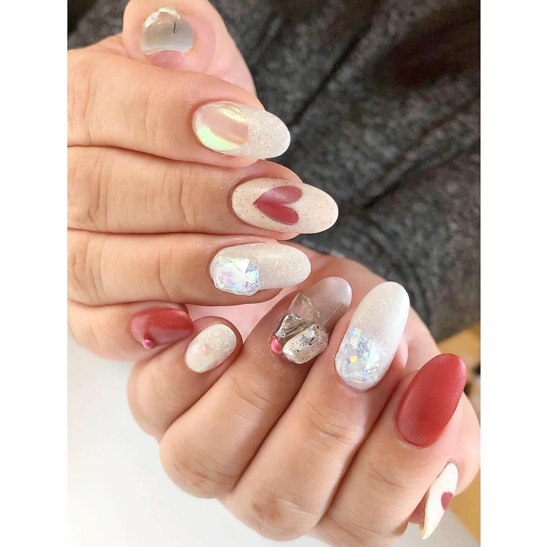 Mayu Ogawaさんのインスタグラム写真 - (Mayu OgawaInstagram)「キラキラバレンタイン﻿ #バレンタインネイル #大人バレンタイン﻿ #valentinenails ﻿ ﻿ 🍫💝﻿ ﻿ #赤ネイル #ハートネイル #ビジューネイル ﻿ #ラメフレンチ #オーラネイル﻿ #ジェルネイル #ジェルネイルデザイン ﻿ #大人ネイル #お洒落ネイル #上品ネイル﻿ #mdanail #mdamayu﻿ #gelnails #gelnailart #naildesign ﻿ #ネイルサロン #銀座ネイルサロン﻿ #ご来店ありがとうございました」1月24日 1時49分 - m_d_a