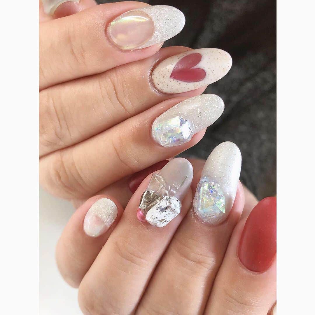 Mayu Ogawaさんのインスタグラム写真 - (Mayu OgawaInstagram)「キラキラバレンタイン﻿ #バレンタインネイル #大人バレンタイン﻿ #valentinenails ﻿ ﻿ 🍫💝﻿ ﻿ #赤ネイル #ハートネイル #ビジューネイル ﻿ #ラメフレンチ #オーラネイル﻿ #ジェルネイル #ジェルネイルデザイン ﻿ #大人ネイル #お洒落ネイル #上品ネイル﻿ #mdanail #mdamayu﻿ #gelnails #gelnailart #naildesign ﻿ #ネイルサロン #銀座ネイルサロン﻿ #ご来店ありがとうございました」1月24日 1時49分 - m_d_a