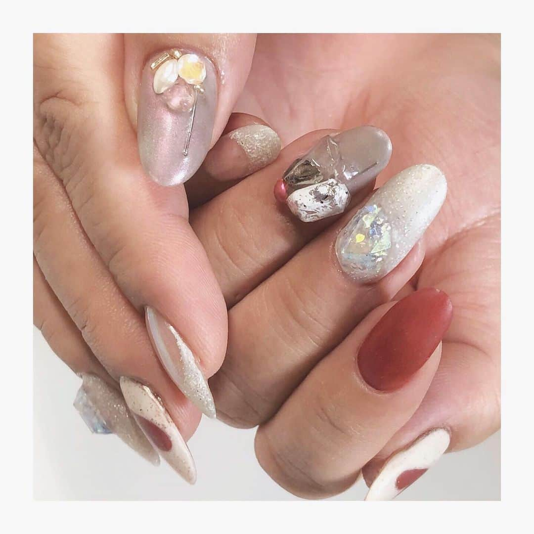 Mayu Ogawaさんのインスタグラム写真 - (Mayu OgawaInstagram)「キラキラバレンタイン﻿ #バレンタインネイル #大人バレンタイン﻿ #valentinenails ﻿ ﻿ 🍫💝﻿ ﻿ #赤ネイル #ハートネイル #ビジューネイル ﻿ #ラメフレンチ #オーラネイル﻿ #ジェルネイル #ジェルネイルデザイン ﻿ #大人ネイル #お洒落ネイル #上品ネイル﻿ #mdanail #mdamayu﻿ #gelnails #gelnailart #naildesign ﻿ #ネイルサロン #銀座ネイルサロン﻿ #ご来店ありがとうございました」1月24日 1時49分 - m_d_a