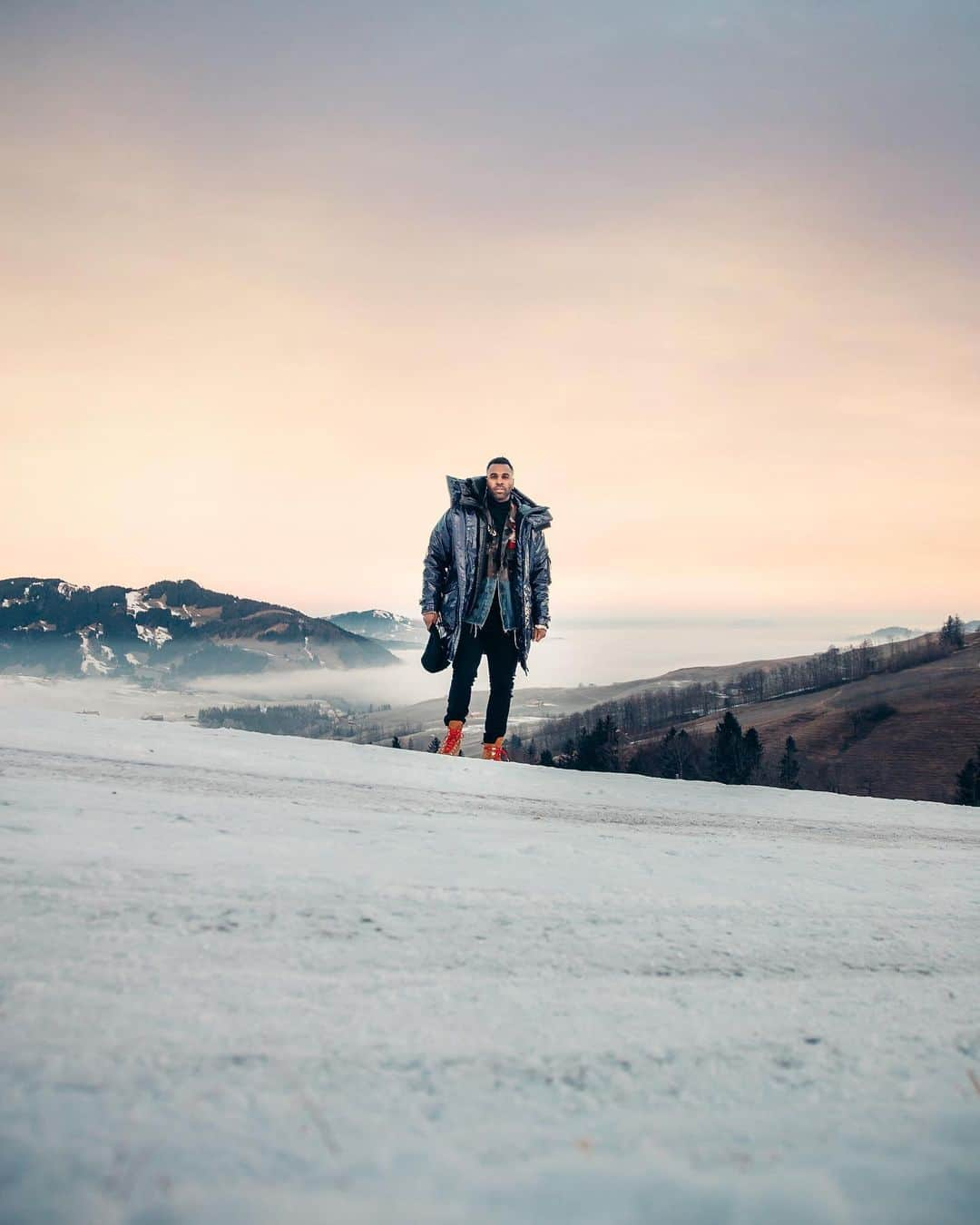 ジェイソン・デルーロさんのインスタグラム写真 - (ジェイソン・デルーロInstagram)「Woke up at 5am this morning for my first hike of 2020 in Switzerland 🇨🇭#frostbite」1月24日 1時55分 - jasonderulo