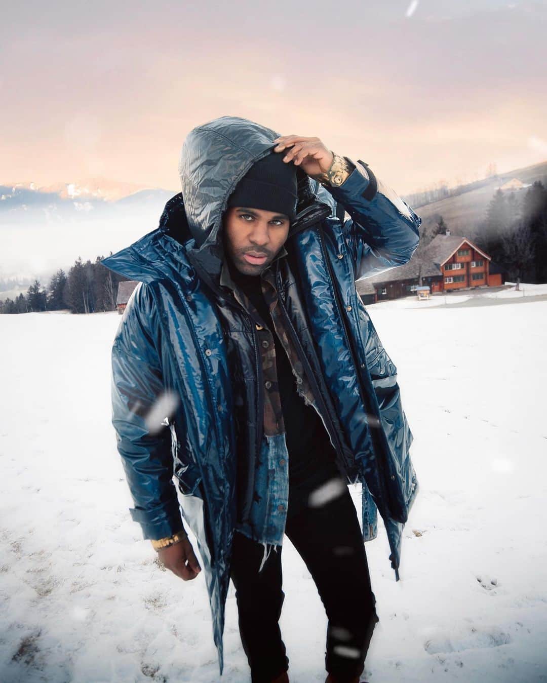 ジェイソン・デルーロのインスタグラム：「Woke up at 5am this morning for my first hike of 2020 in Switzerland 🇨🇭#frostbite」