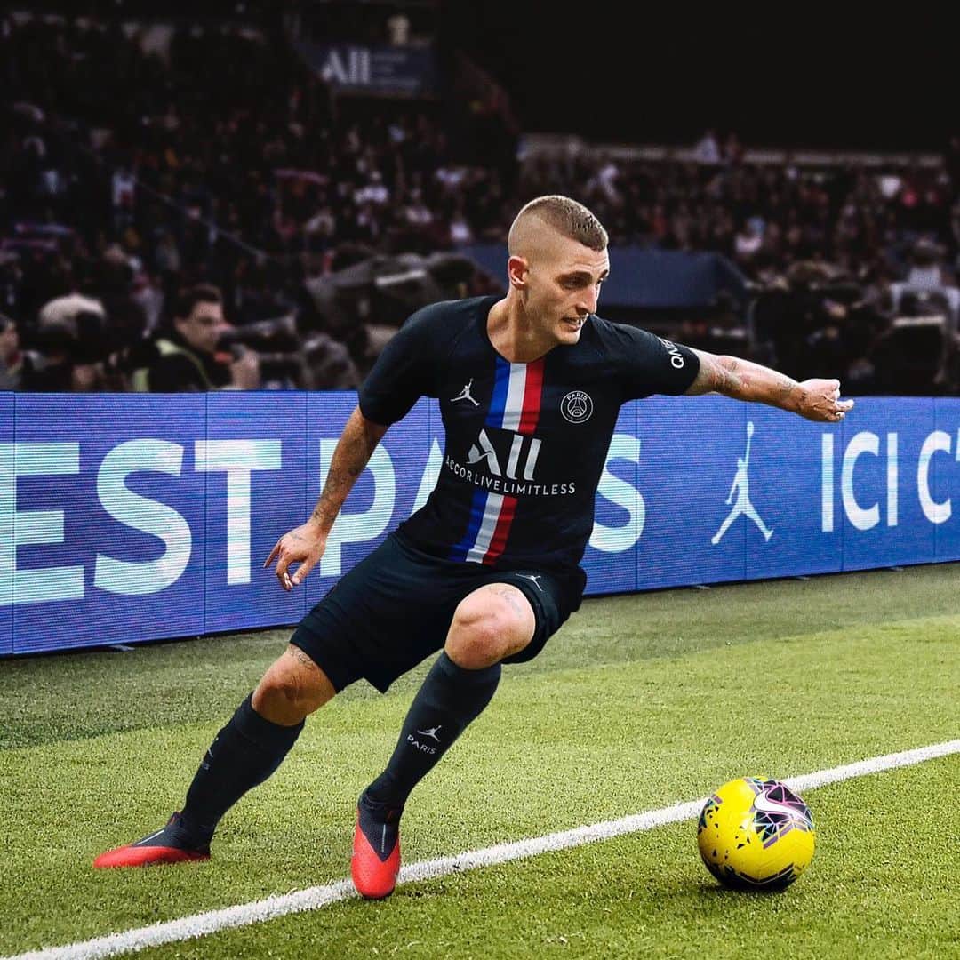 マルコ・ヴェッラッティのインスタグラム：「🏀x⚽x🇫🇷 😍😍😍 #icicestparis #psg #jumpman」