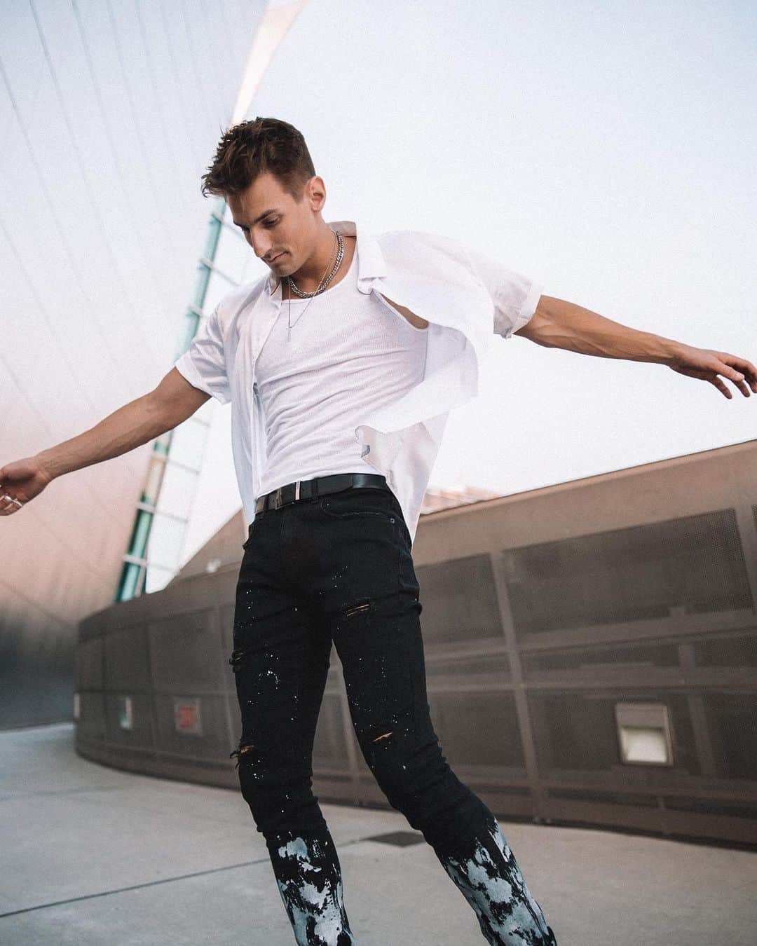 Mark Dohnerのインスタグラム：「*insert CREED ‘With Arms Wide Open’ caption here* 😂🎙 what’s your favorite song out right now?? tryna update my playlist 🎶」