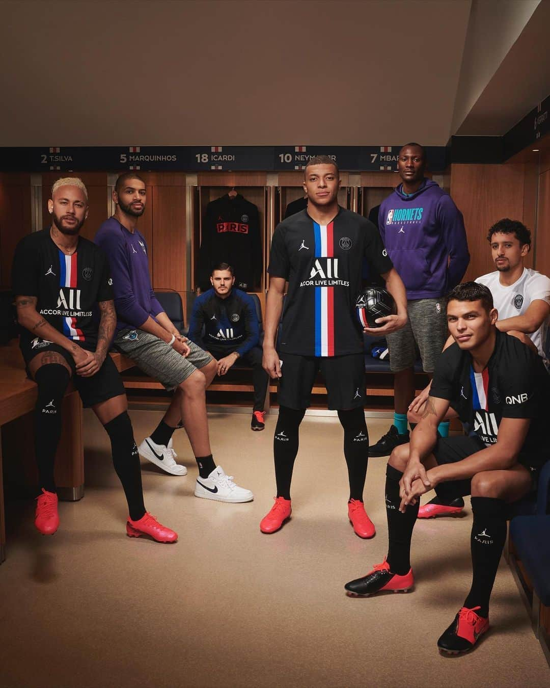 パリ・サンジェルマンFCさんのインスタグラム写真 - (パリ・サンジェルマンFCInstagram)「🆕⚽️🏀 #PSGxJordan . @psg and @jumpman23 launch a new kit and a lifestyle collection that plays on the codes of football and basketball 🔥 Le #ParisSaintGermain et #JordanBrand lancent un nouveau maillot et une collection lifestyle qui joue sur les codes du foot et du basket 🔥 . 😏 @nicbatum88 🤜🏾 @bismackbiyombo ➡️ @hornets ⚽️ @nikefootball . 🔴🔵 #ICICESTPARIS #AllezParis #PSG #Jordan #Lifestyle #Football」1月24日 2時08分 - psg